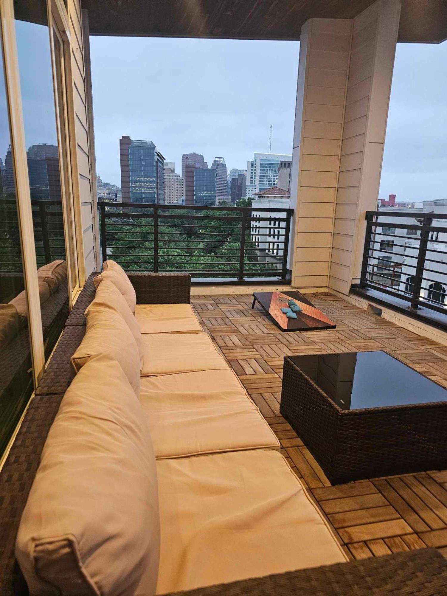 Riverwalk Penthouse Oasis W/Free Parking Gym Pool 샌안토니오 외부 사진