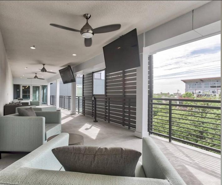 Riverwalk Penthouse Oasis W/Free Parking Gym Pool 샌안토니오 외부 사진
