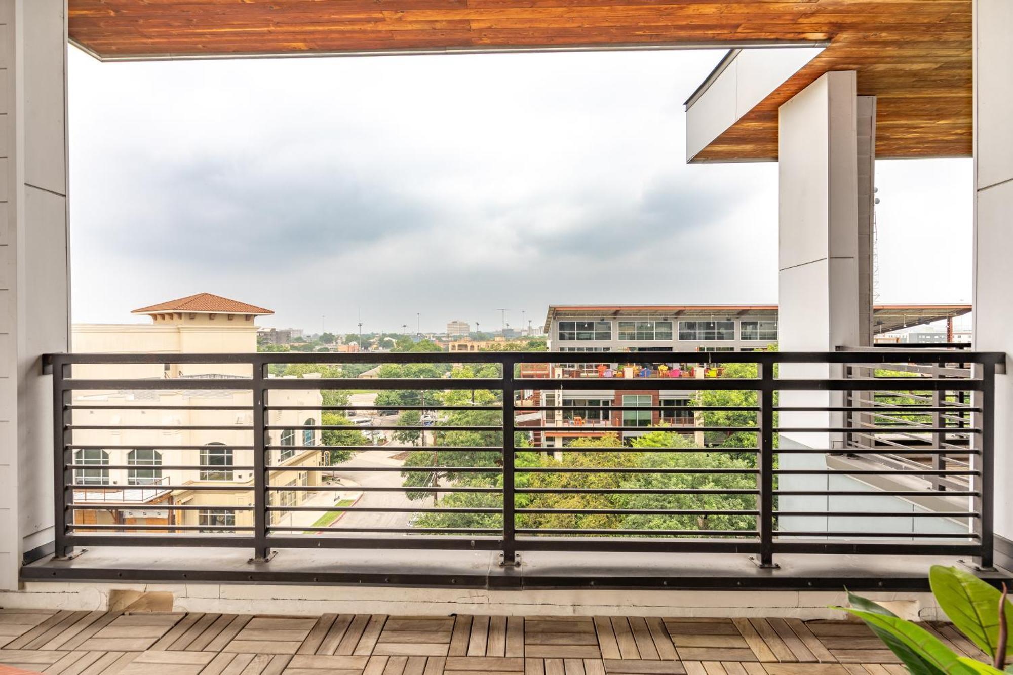 Riverwalk Penthouse Oasis W/Free Parking Gym Pool 샌안토니오 외부 사진