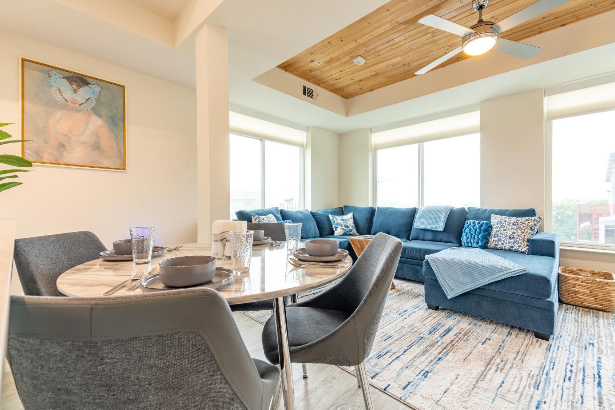 Riverwalk Penthouse Oasis W/Free Parking Gym Pool 샌안토니오 외부 사진