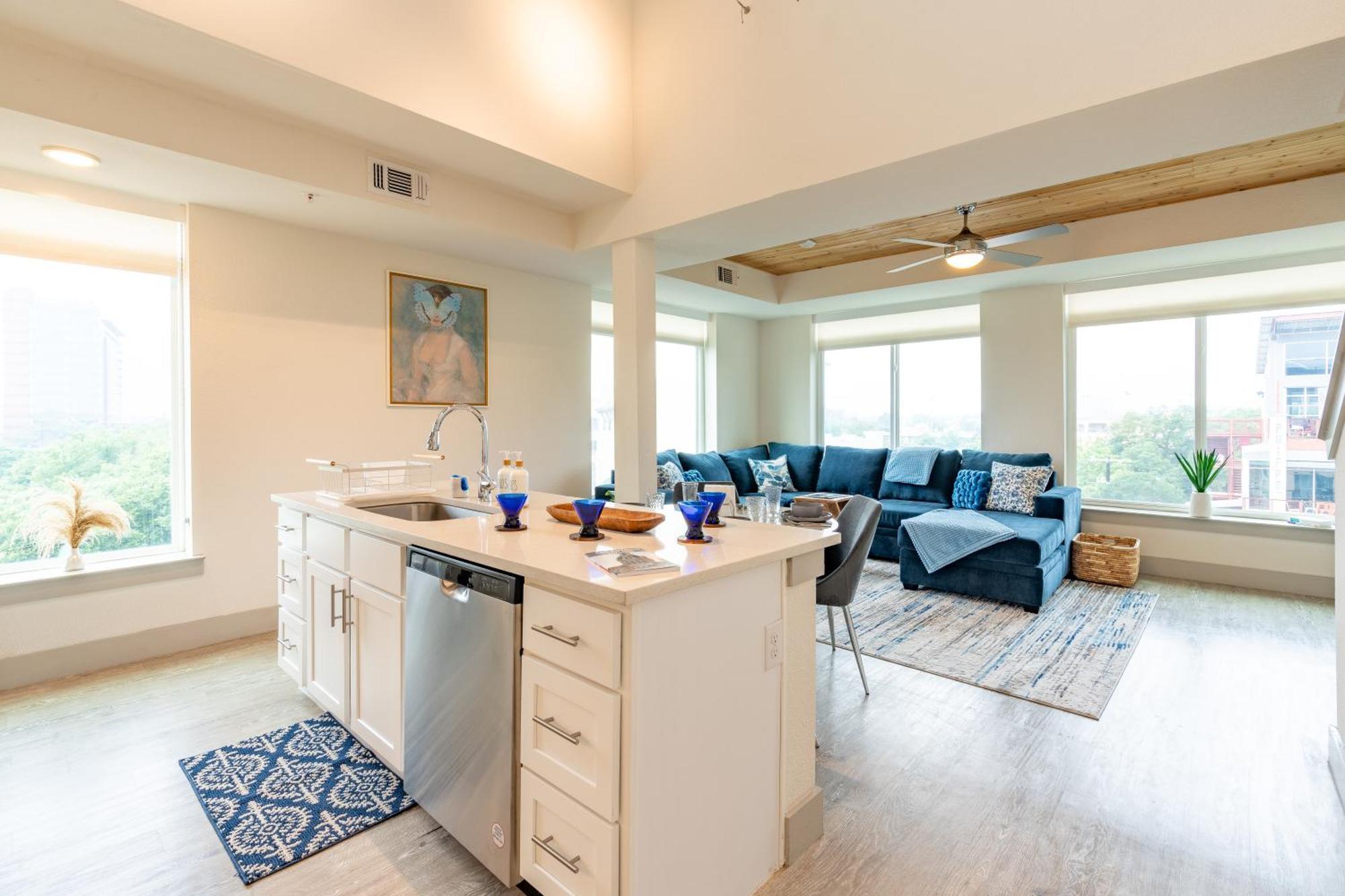 Riverwalk Penthouse Oasis W/Free Parking Gym Pool 샌안토니오 외부 사진