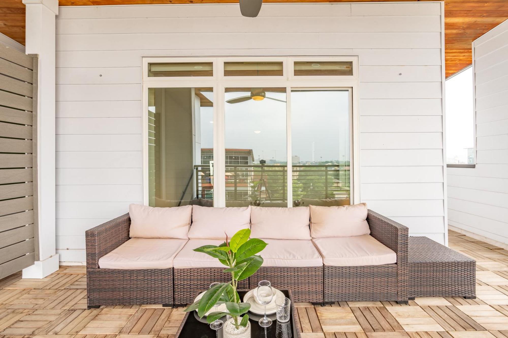 Riverwalk Penthouse Oasis W/Free Parking Gym Pool 샌안토니오 외부 사진