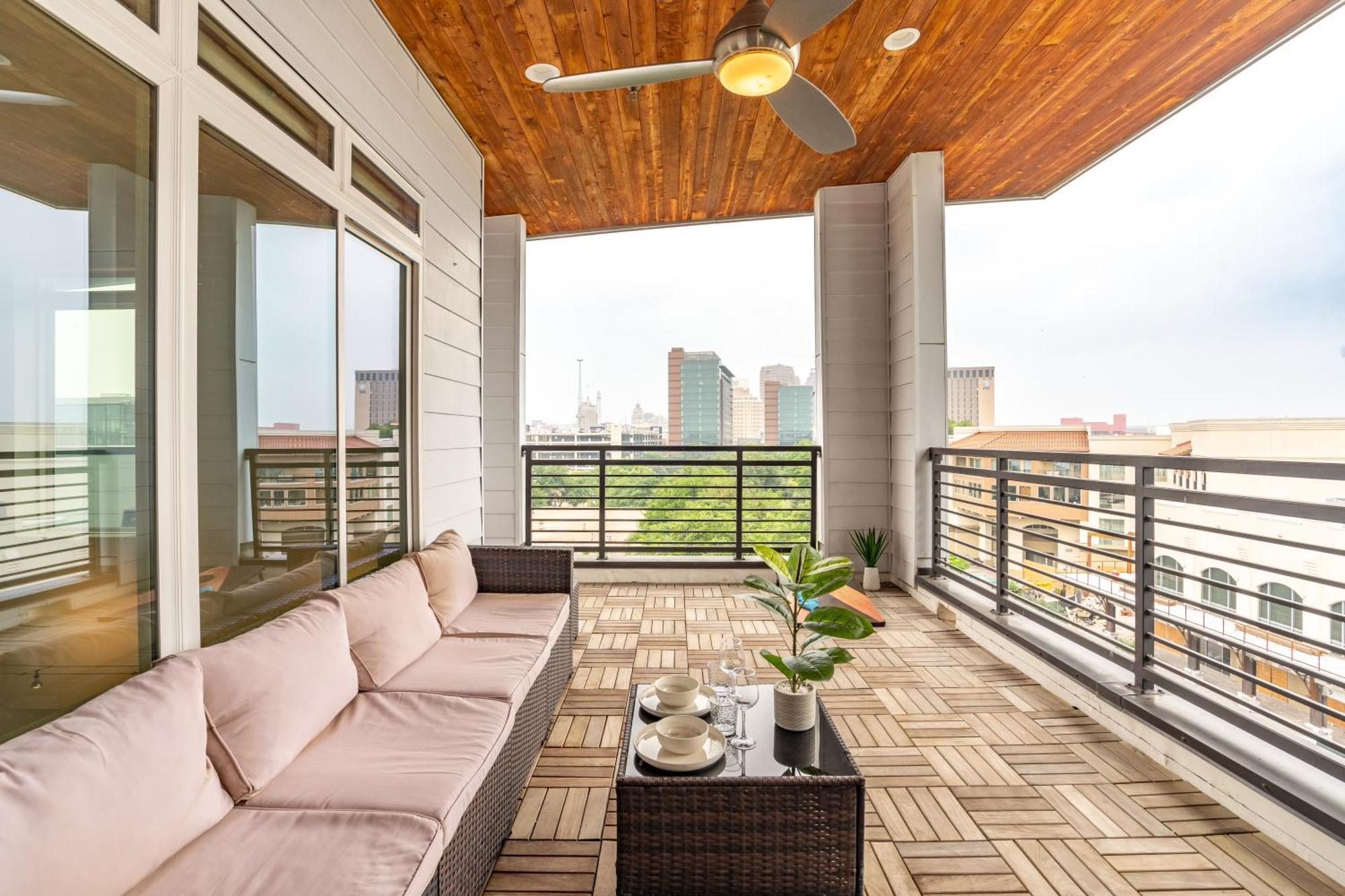 Riverwalk Penthouse Oasis W/Free Parking Gym Pool 샌안토니오 외부 사진
